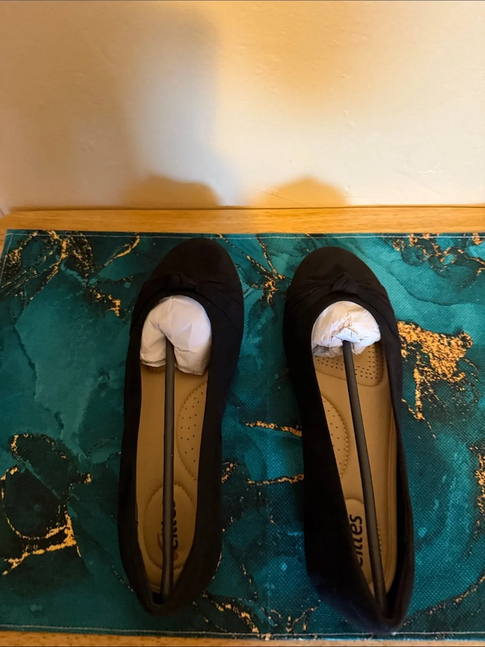 Women's Black Suede-Look Knot Ballet Flats